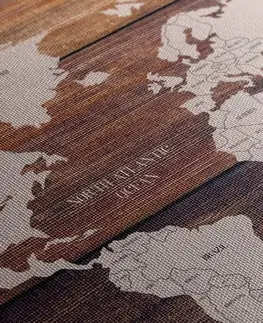 Obrazy mapy Obraz decentná mapa s dreveným pozadím