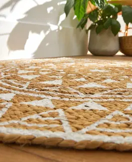 Koberce Okrúhly jutový koberec s bielou potlačou