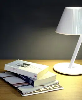 Lampy na nočný stolík Artemide Biela dizajnová stolná lampa Artemide La Petite
