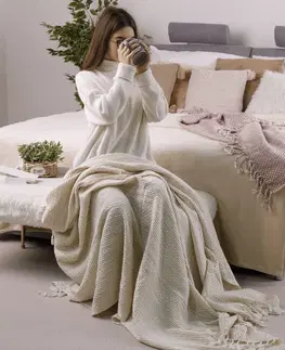 Deky KONDELA Tavau pletená deka so strapcami 150x200 cm béžová / vzor