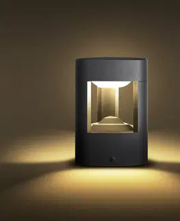 Vonkajšie stojanové svietidlá Lucande Podstavné svetlo Pirron LED, výška 20 cm, trojuholníkový tvar, hliník