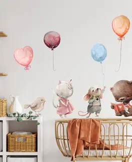 Nálepky na stenu Nálepky nad postieľku - zvieratká s balónmi v pastelových farbách