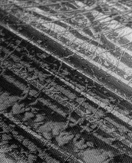 Čiernobiele obrazy Obraz les zahalený snehom v čiernobielom prevedení