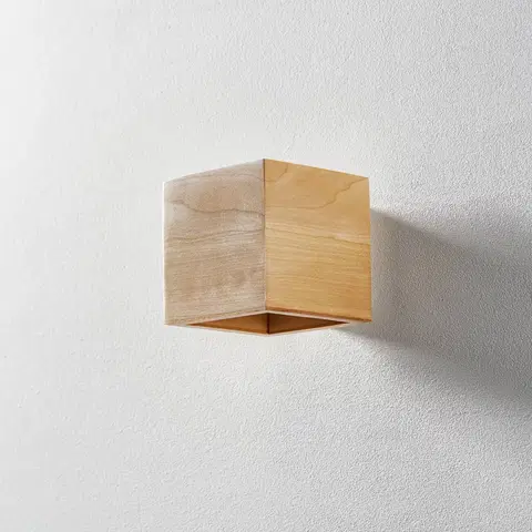 Nástenné svietidlá SOLLUX LIGHTING Nástenné svietidlo Ara ako kocka z dreva