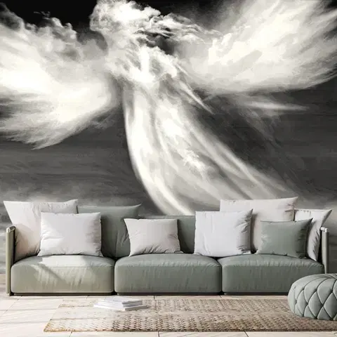 Čiernobiele tapety Tapeta čiernobiela podoba anjela v oblakoch