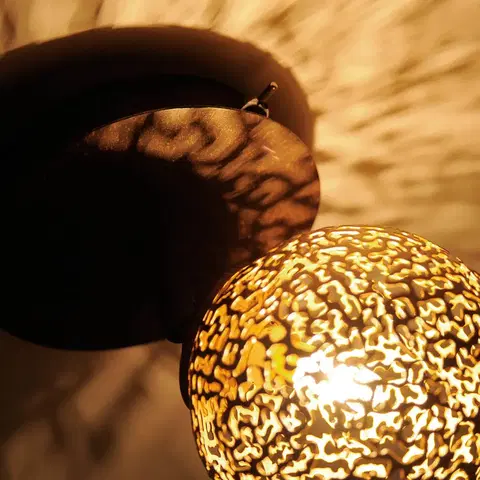 Nástenné svietidlá Paul Neuhaus Nástenné svietidlo Greta s kolískovým vypínačom