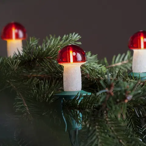 Vianočné dekorácie Svetelná reťaz Muchotrávka červená, 12 žiaroviek Filament, predlžovacia