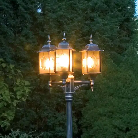 Verejné osvetlenie Konstsmide Stožiarové svietidlo Milano, 3-plameňové