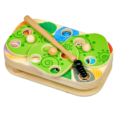 Drevené hračky LUCY & LEO - 261 Chytanie húsenic – drevená motorická stolová hra s magnetmi