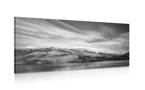 Čiernobiele obrazy Obraz zapadajúce slnko nad jazerom v čiernobielom prevedení