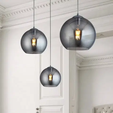 Závesné svietidlá Searchlight Závesná lampa Balls, sklená guľa/dymová/Ø 30 cm