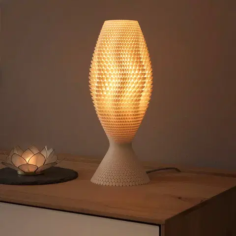 Stolové lampy Tagwerk Stolná lampa Koral z organického materiálu, ľan, 33 cm
