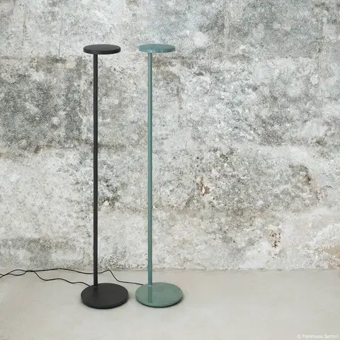 Stojacie lampy FLOS FLOS Oblique Floor stojacia LED lampa, 927, šalvia