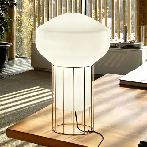 Stolové lampy Fabbian Fabbian Aérostat – mosadzná stolná lampa 33 cm