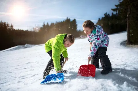 Hračky na záhradu MAC TOYS - Detska lopata na sneh, červená