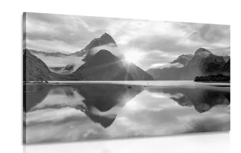 Čiernobiele obrazy Obraz krásny východ slnka na Novom Zélande v čiernobielom prevedení