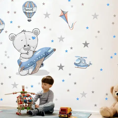 Nálepky na stenu Chlapčenská nálepka na stenu - Macko s modrým lietadlom