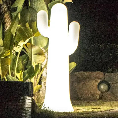 Vonkajšie osvetlenie terasy Newgarden Stojacia lampa Newgarden Pancho LED biela s dobíjacou batériou