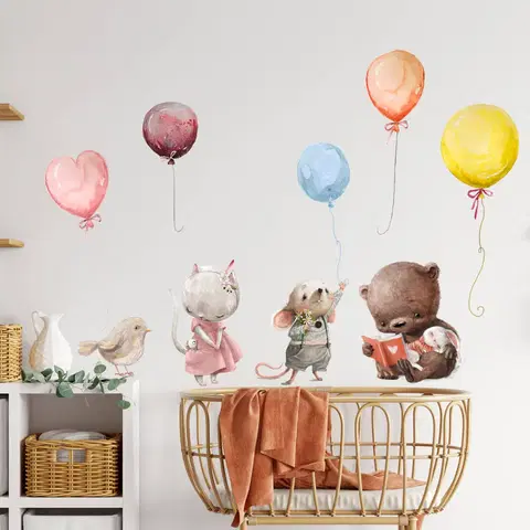 Nálepky na stenu Nálepky nad postieľku - zvieratká s balónmi v pastelových farbách