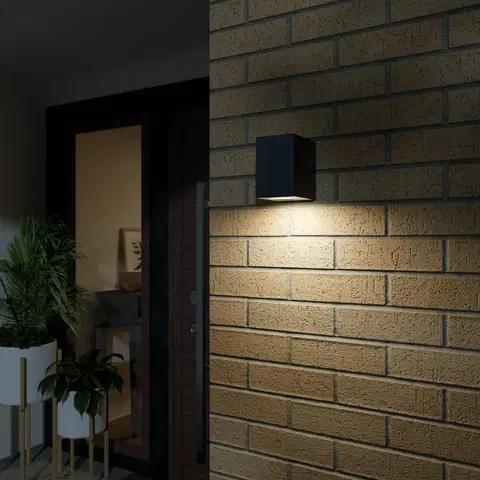 Vonkajšie nástenné svietidlá Lucande Flexibilné vonkajšie nástenné LED svietidlo Lorik